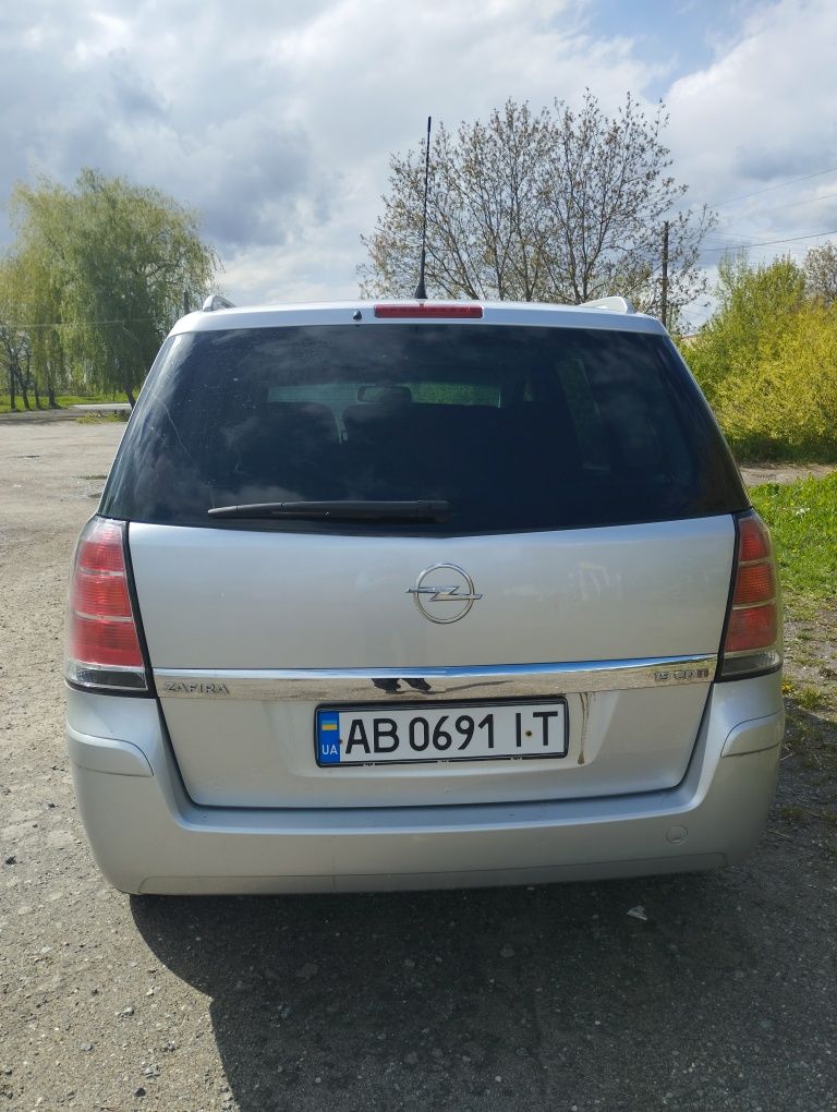 Opel Zafira B 1.9 дизель домашній сімейний автомобіль