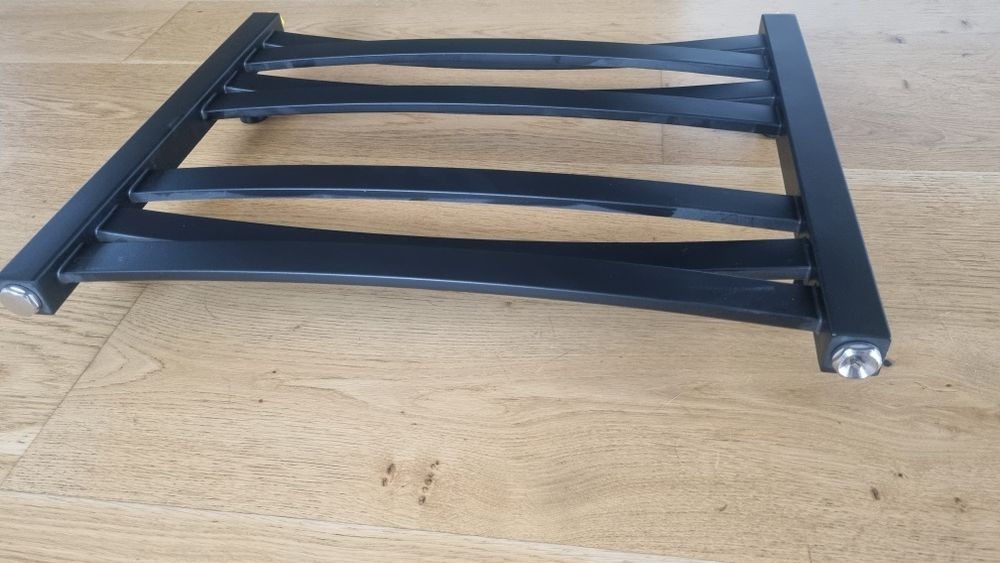 Kaloryfer łazienkowy Vera 1   czarny mat.  530x415wys.