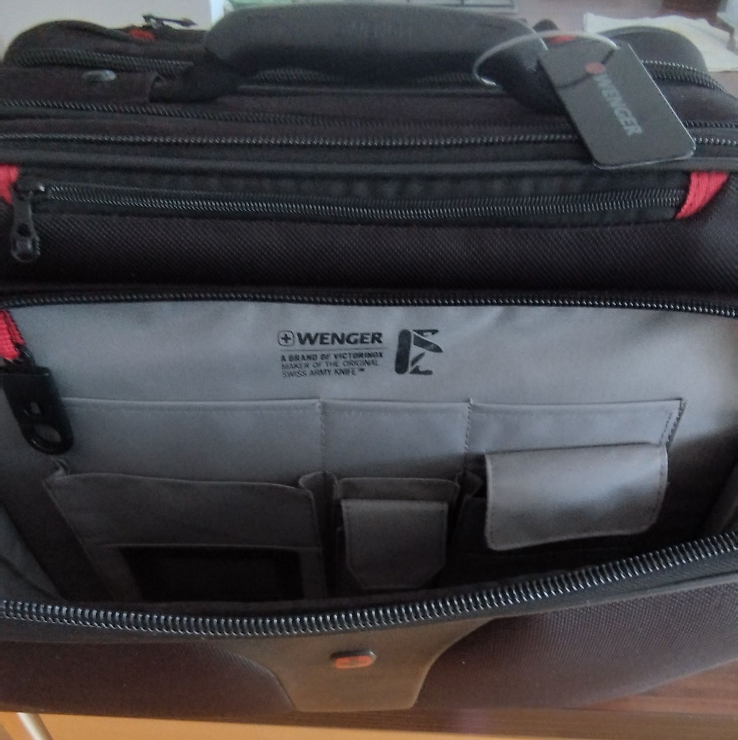 Walizka biznesowa z torbą na laptopa marki Wenger