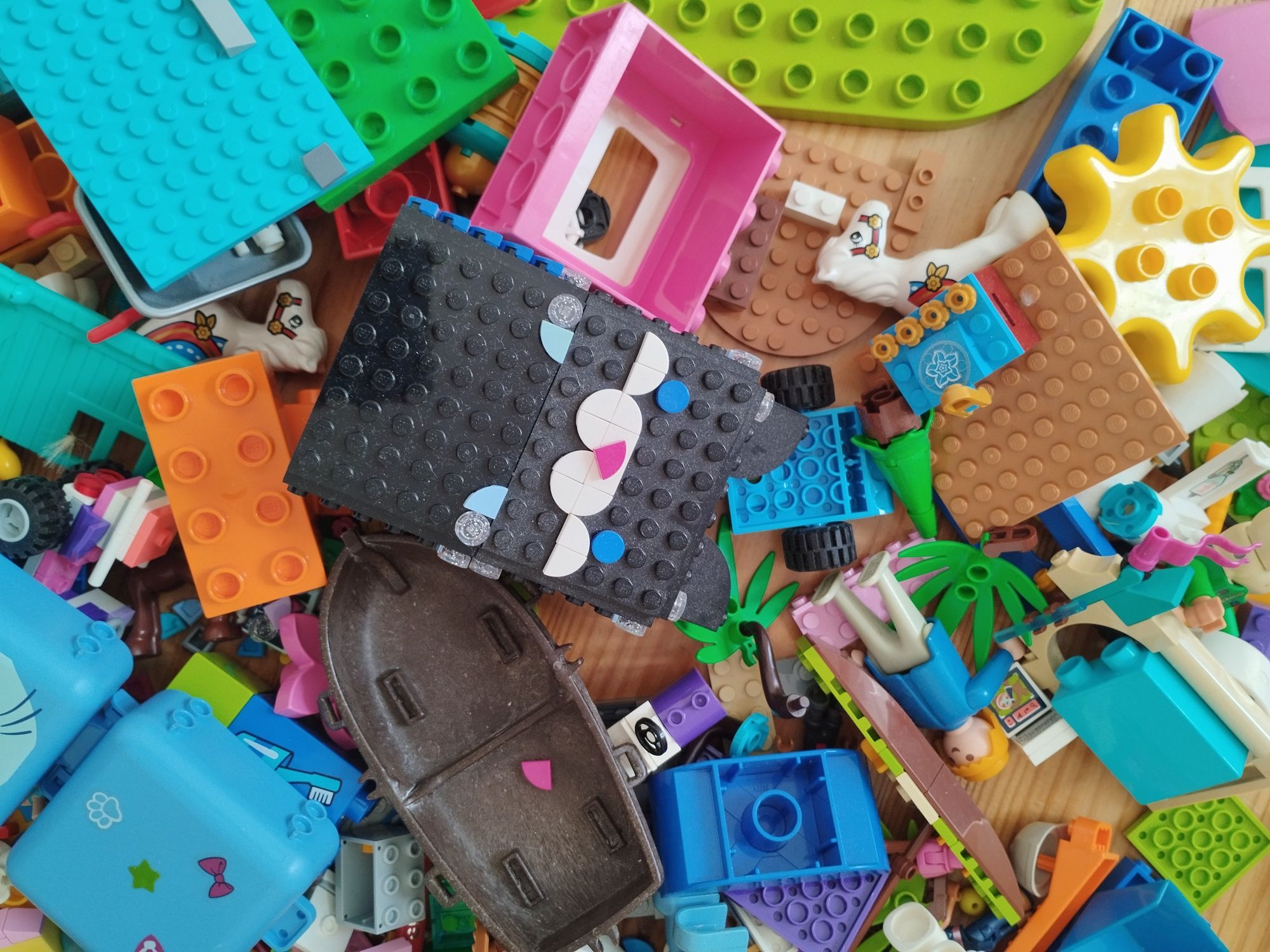 várias caixas de LEGO, LEGO Disney, LEGO Friends, LEGO Duplo
