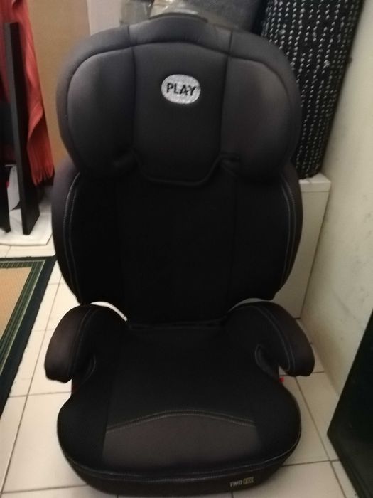 Vendo cadeira auto isofix, da marca Play como nova.