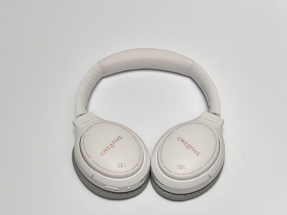 Białe słuchawki nauszne Zen Hybrid Creative ANC