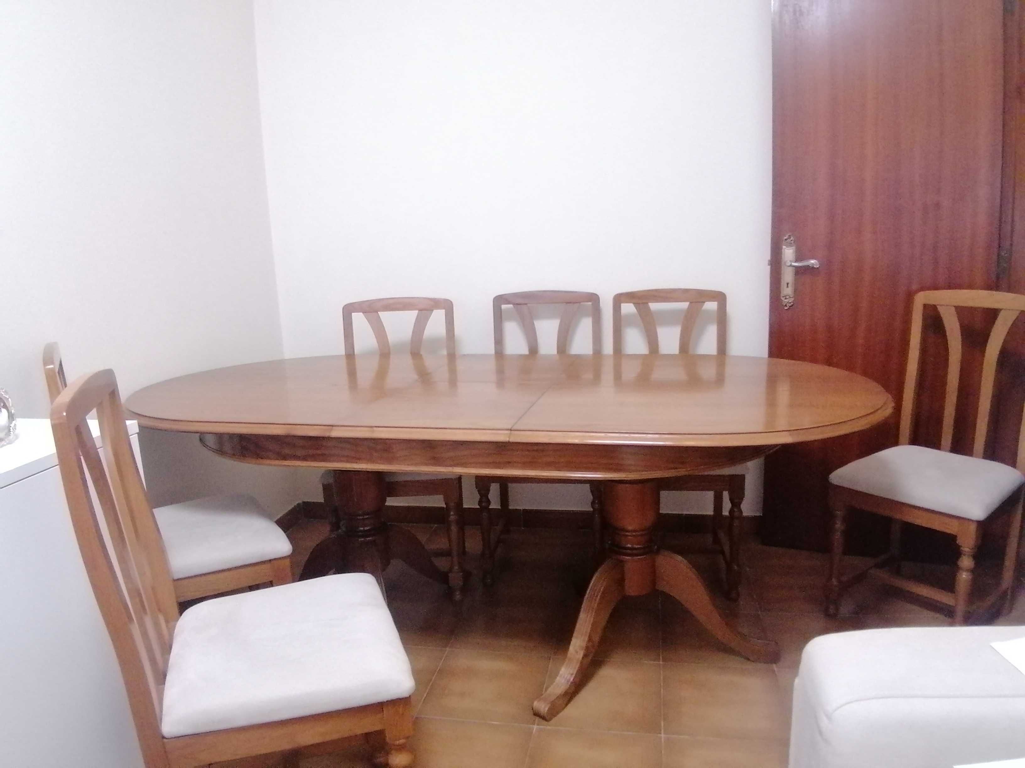 Óptimo estado sala de jantar Mesa e seis cadeiras