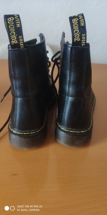 Botas pretas usadas uma vez