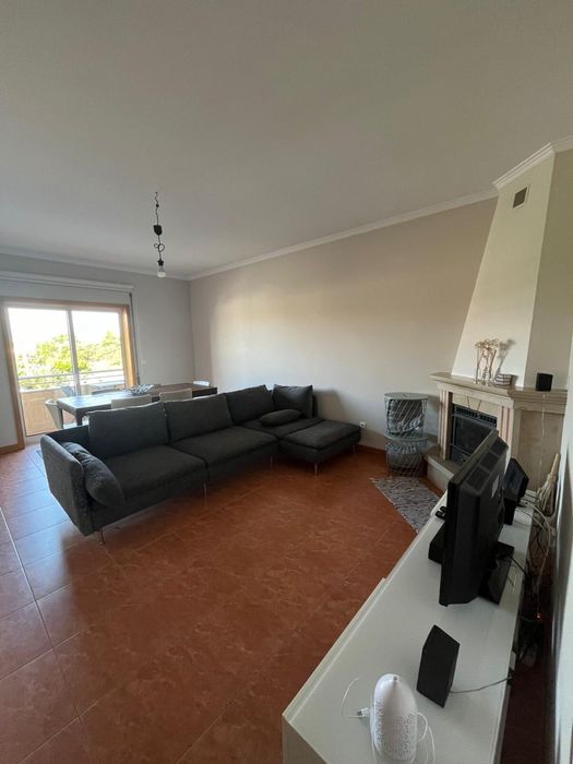 Apartamento T1 com garagem