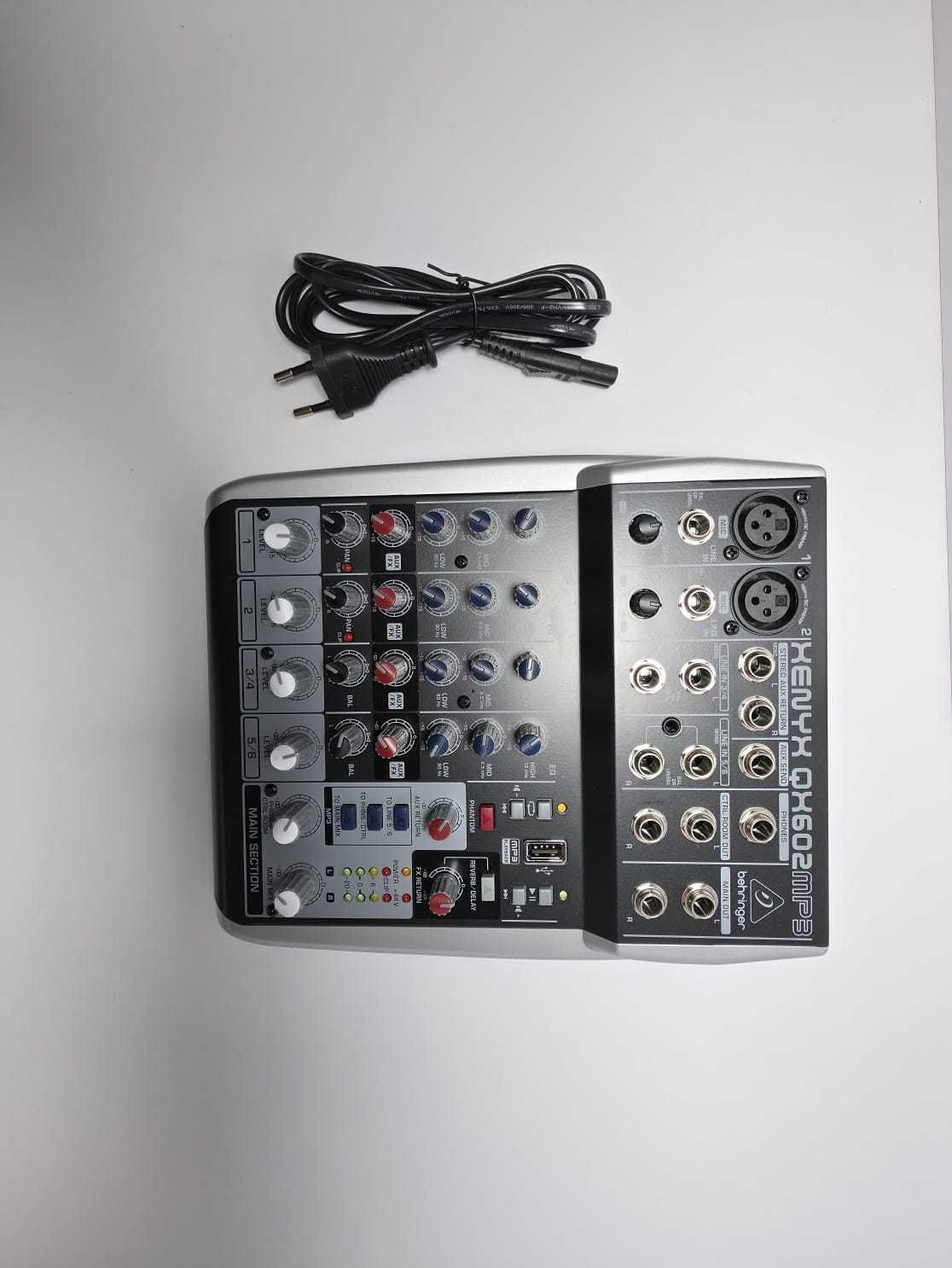 Мікшерний пульт BEHRINGER XENYX QX602MP3