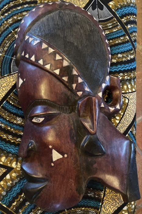 Máscara decorativa cultura africana
