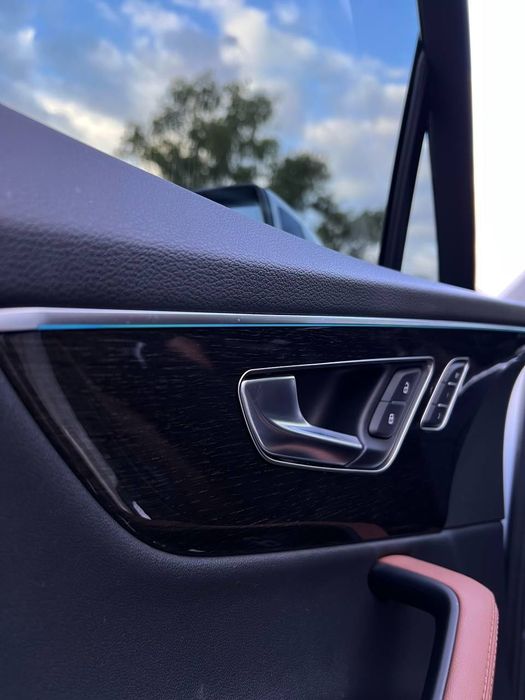 Audi Q7.Quattro Білого кольору кросовер