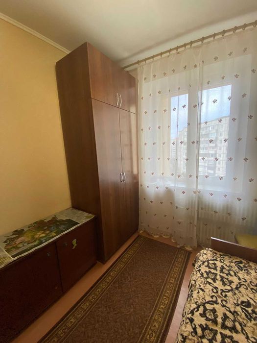 Здам кімнату для дівчини.