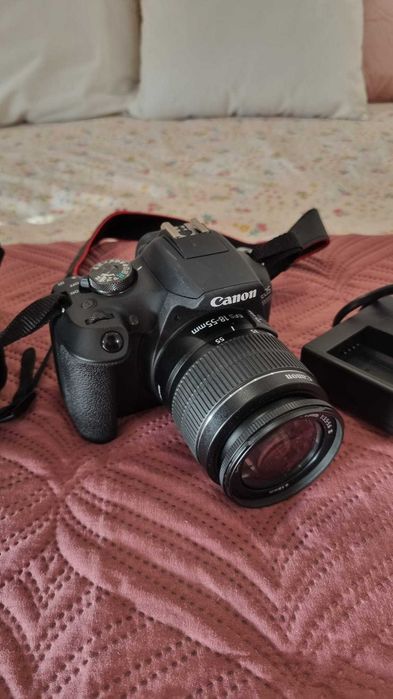 Máquina Fotográfica - Canon EOS 2000D