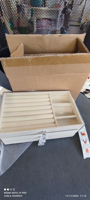 Caixa acrílica com 3 gavetas de veludo nova a estrear