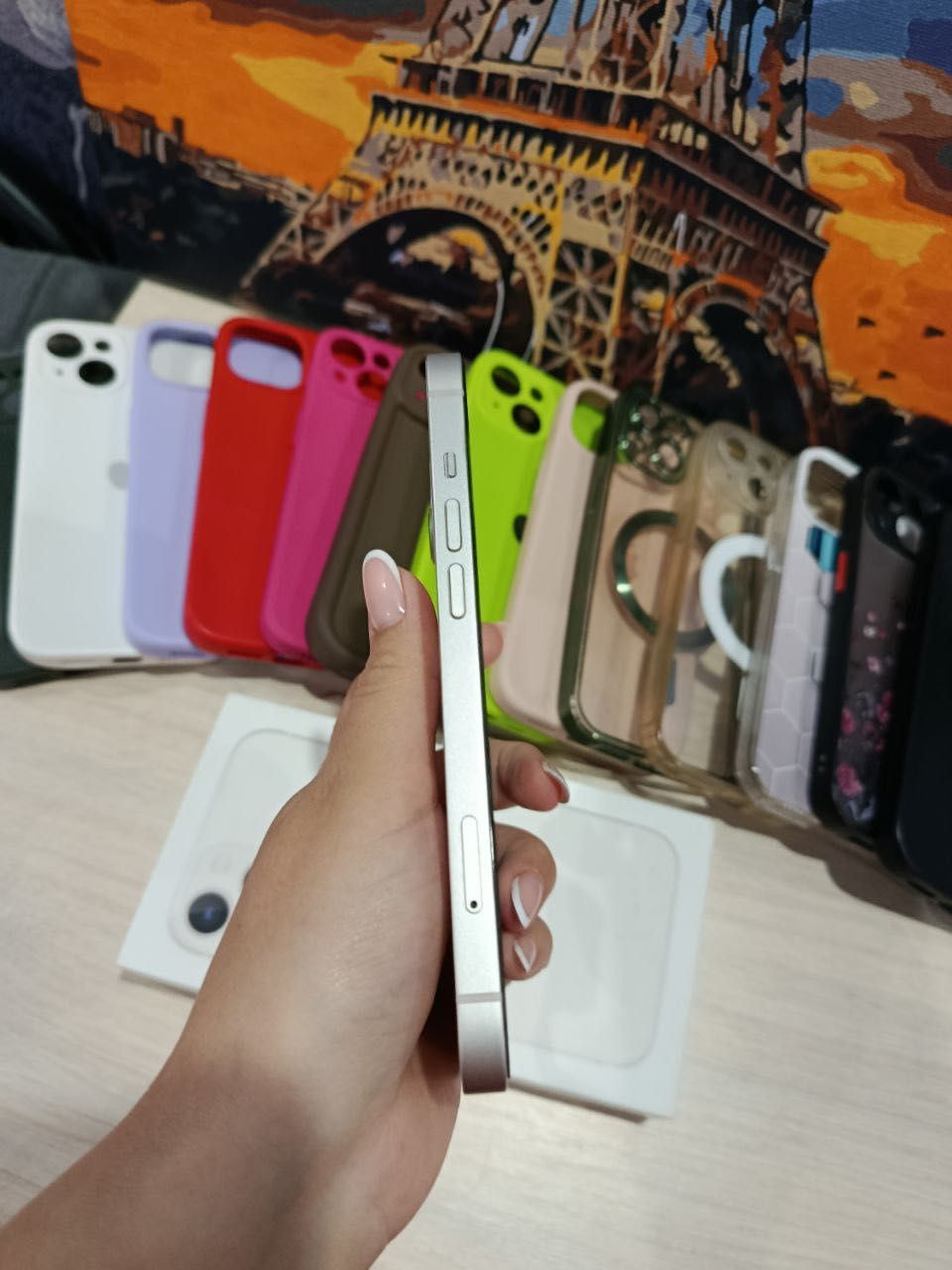 Продам IPhone 13