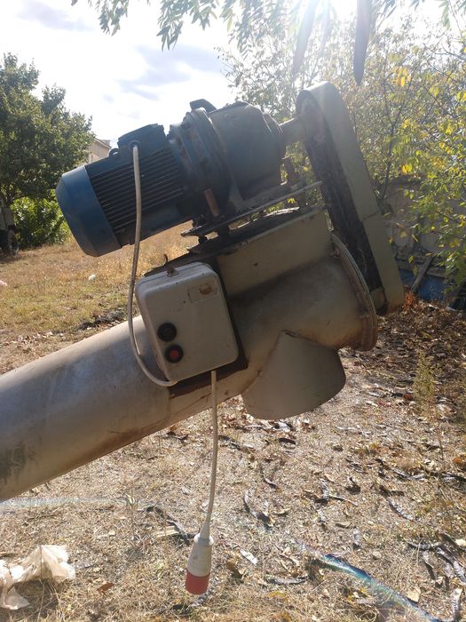 Зернометатель шнековый, для выгрузки вагонов.