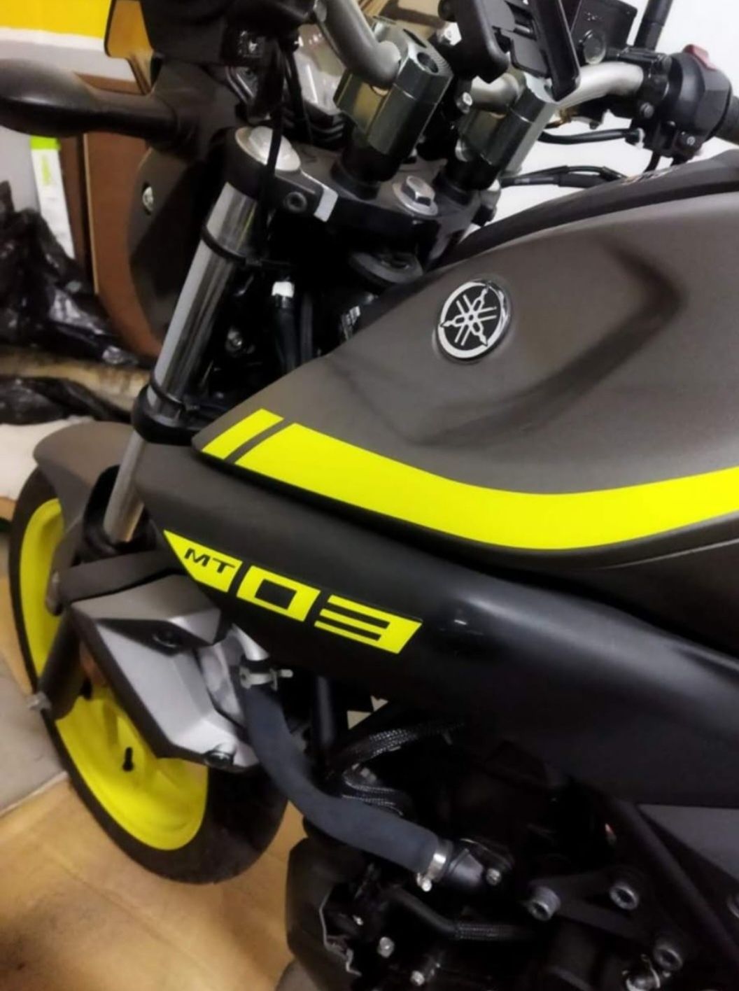 Yamaha MT-03.                  .