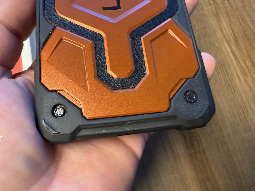 Etui Uag Monarch do iphone 15pro unikat pomaracz