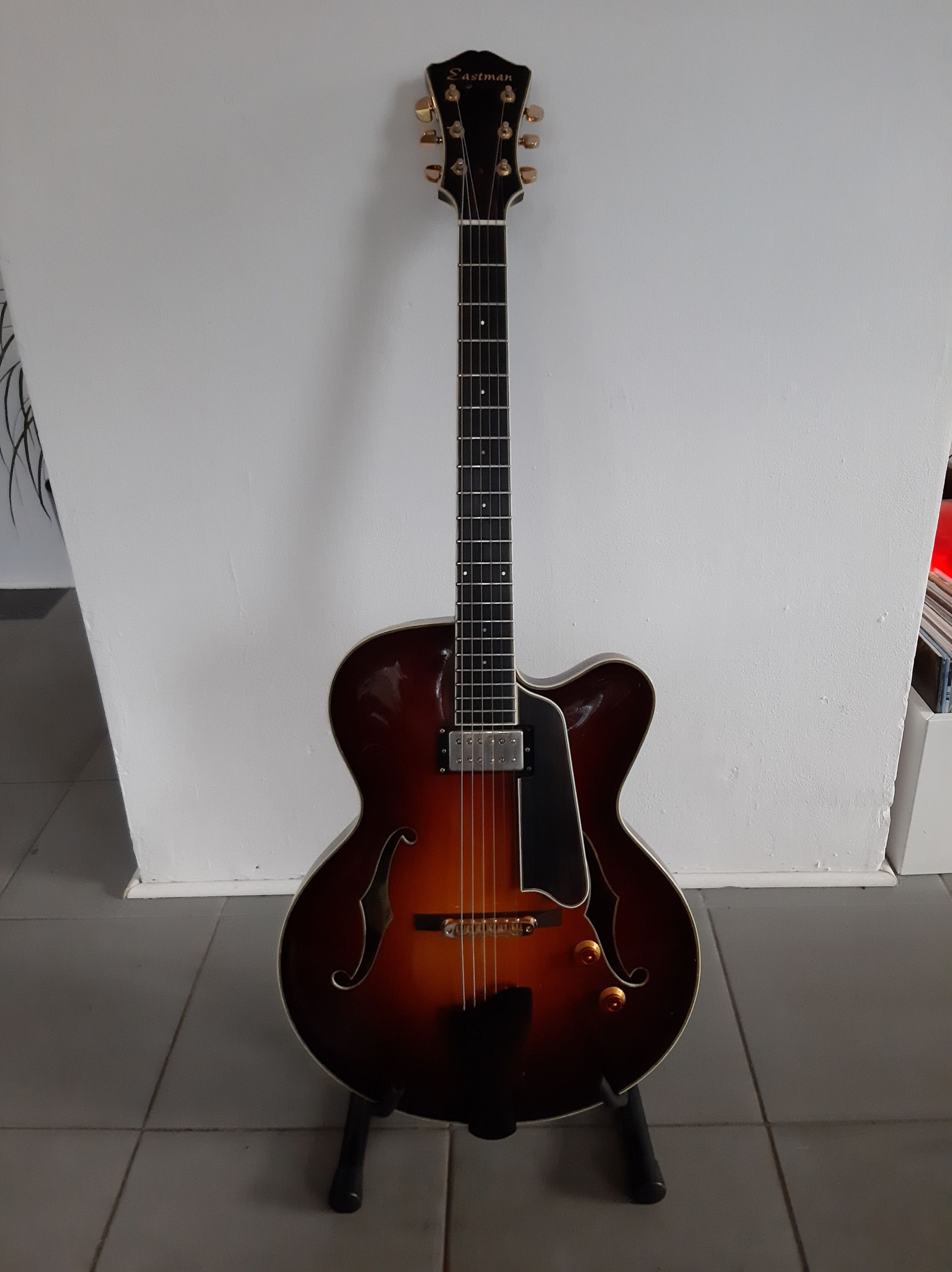 Eastman T146SM Archtop Hollowbody Thinline