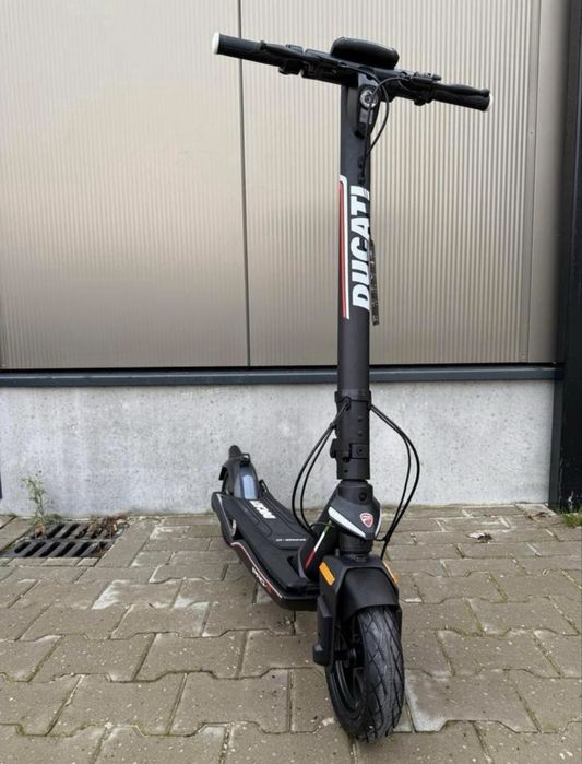 Електросамокат  Ducati PRO-3  електричний самокат