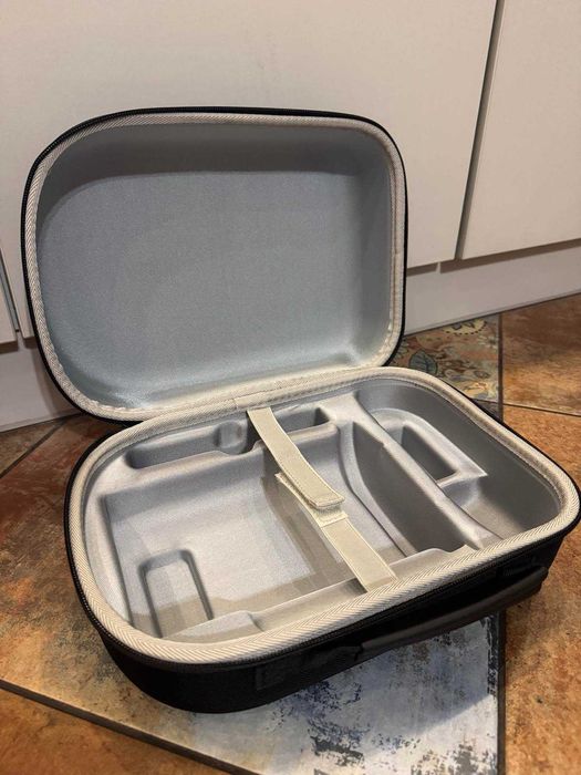 Міцний Oxford футляр для проекторів XGIMI Mogo серії. Вміщує підставку