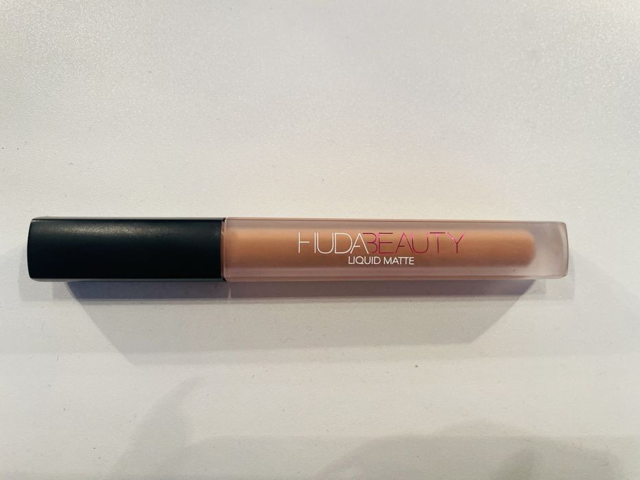 Huda beauty pomadka matowa sugar boo
