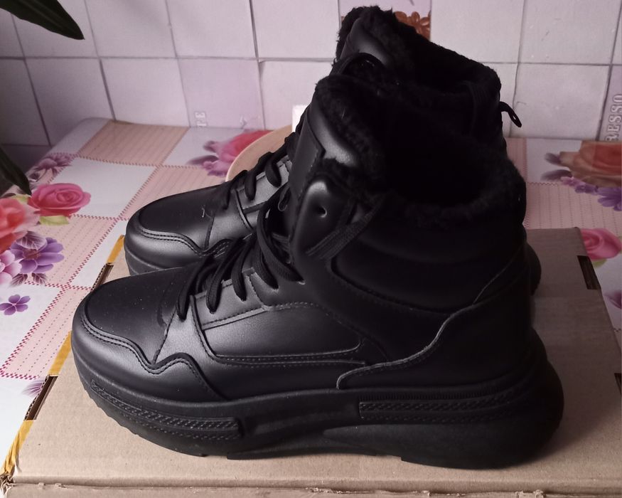 Новые зимние ботинки.