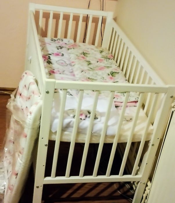 Nowe łóżecxko z pościelą i baldachimem itd