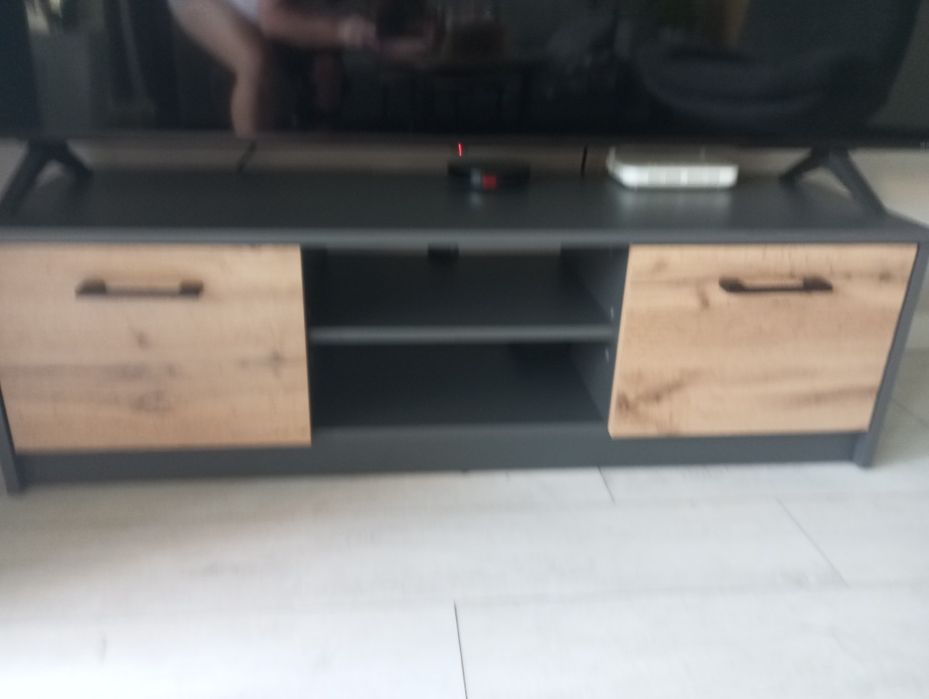 Sprzedam szafkę pod telewizor