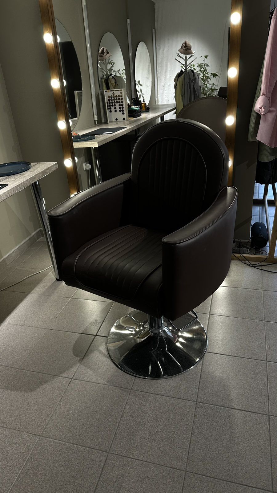 Продам Барбер --кресло и парикмахерское кресло