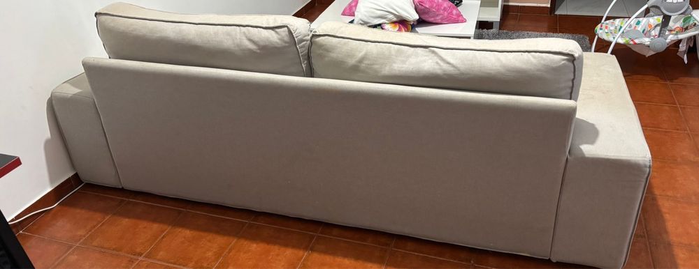 Sofá cinzento de 2 lugares