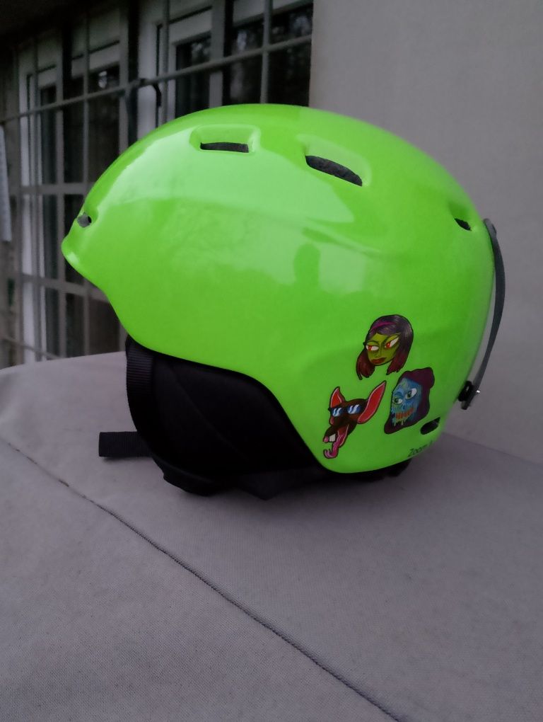Kask oraz gogle chłopięce, wiek około 9-12 lat
