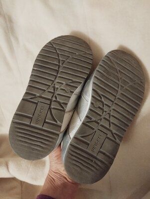 Дитячі шкіряні кросівки