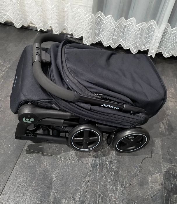 Nowy lekki wózek maxi cosi lara2