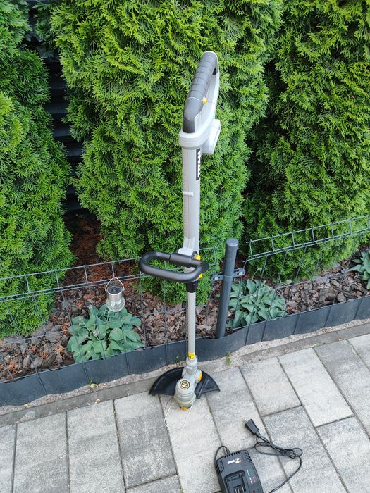 Akumulatorowa podkaszarka Titan 18v+ładowarka