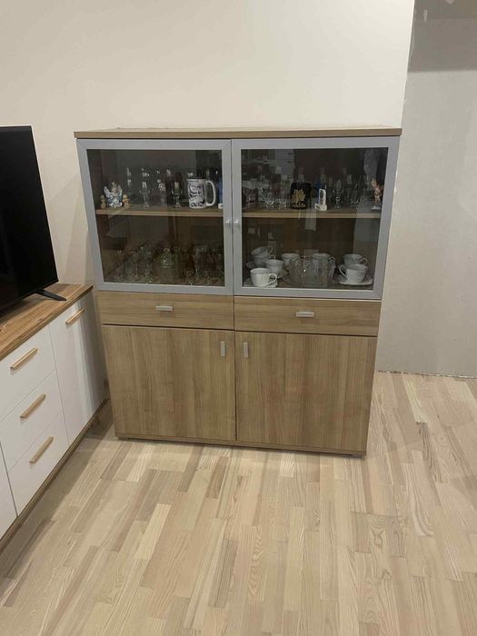 Regał na szkło lub książki