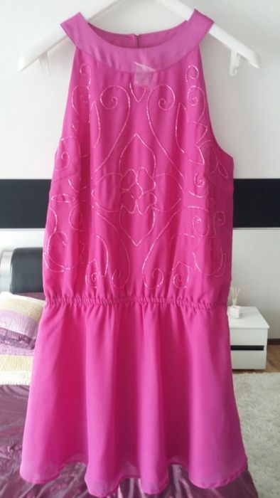 Śliczna letnia sukienka, nowa z cekinami