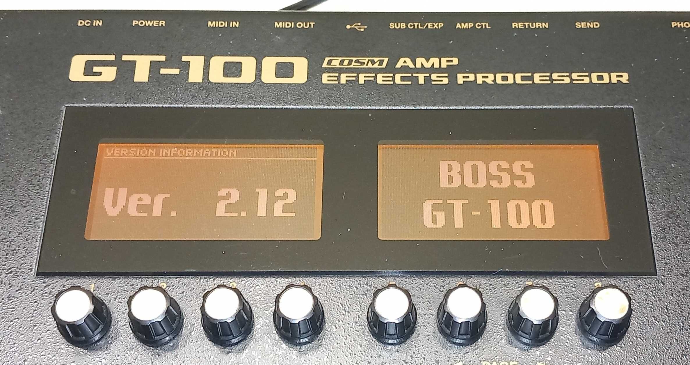 BOSS GT-100 c/ Flight Case + acessórios