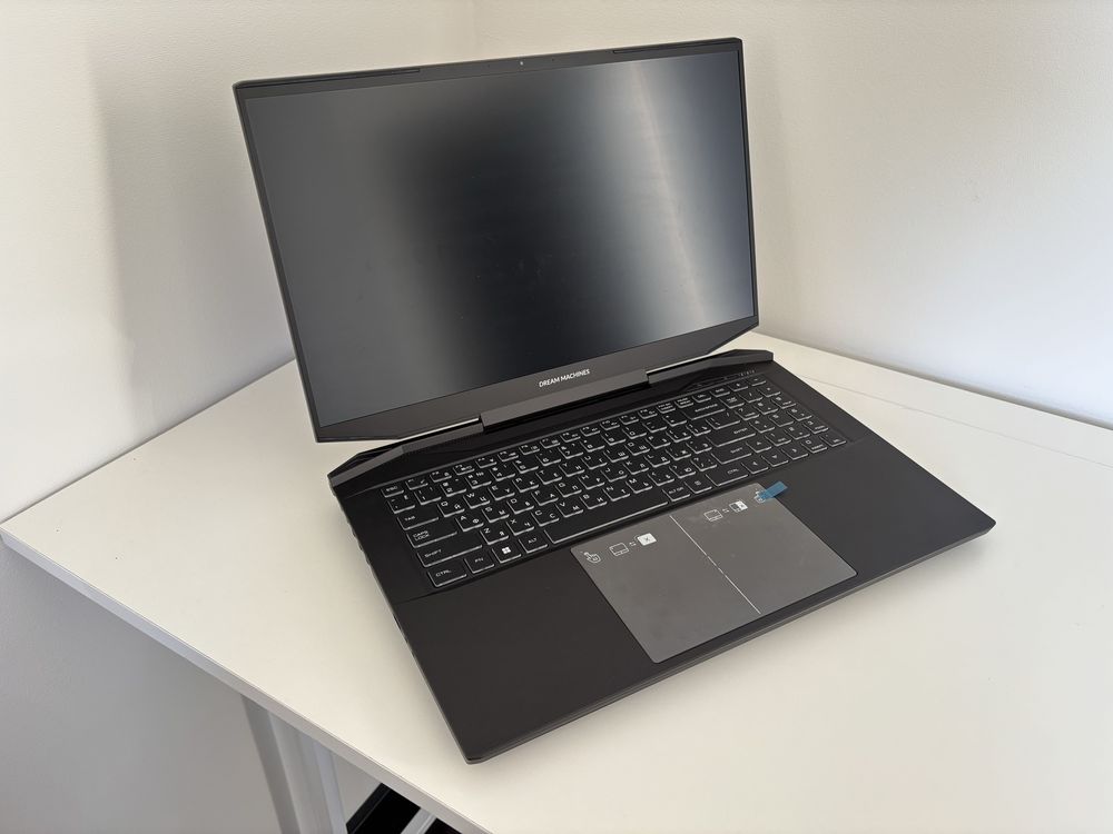 Ігровий ноутбук Dream Machines RG4050 (RTX 4050, i7, 17”) — як новий!