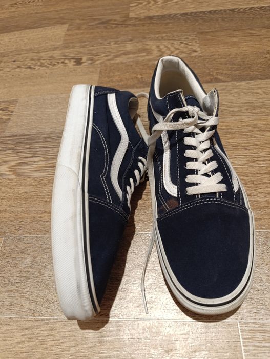 Кеди, кросівки, мокасіни, тапки.