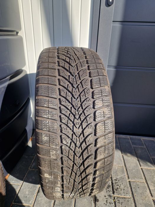 Opona jedynka Dunlop 245 50 r 18 SP WINTER SPORT 4D MO