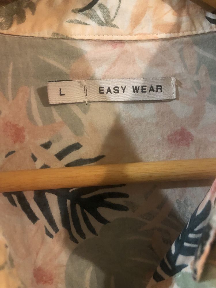 Vestido manga comprida, com ramagens  gola