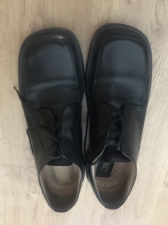 Sapatos tamanho 43 usados