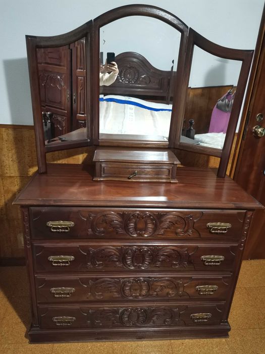 Móvel Vintage com Espelho