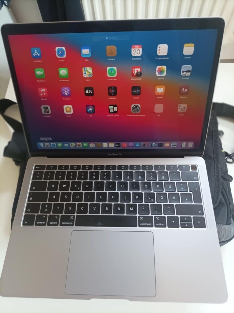 Uzywany laptop w idealnym stanie. Uzywamy bedzo rzadko.