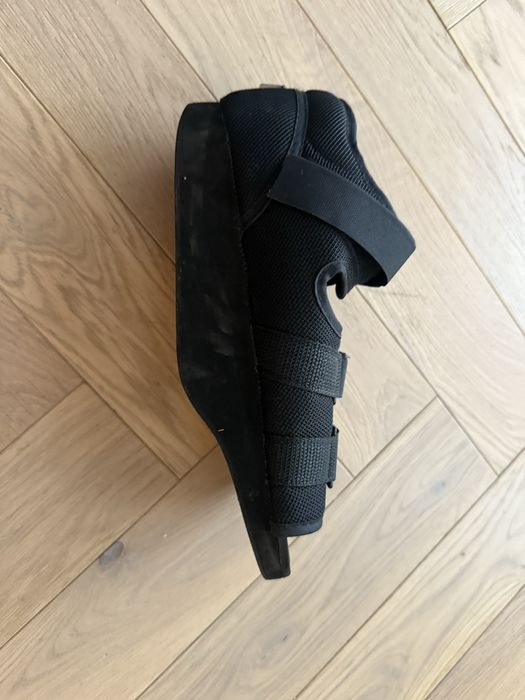 But haluksowy pooperacyjny odciążający przodostopie r. 40-42