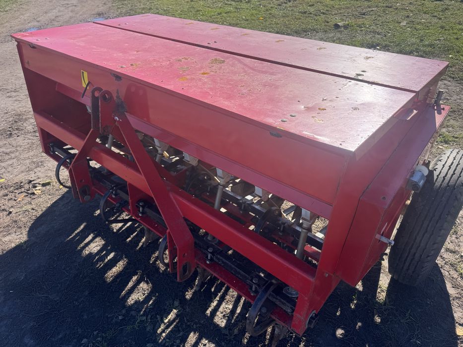 Сівалка зернова навісна 2м дискова  з міндобривом SIMULTA JUNKKARI 200