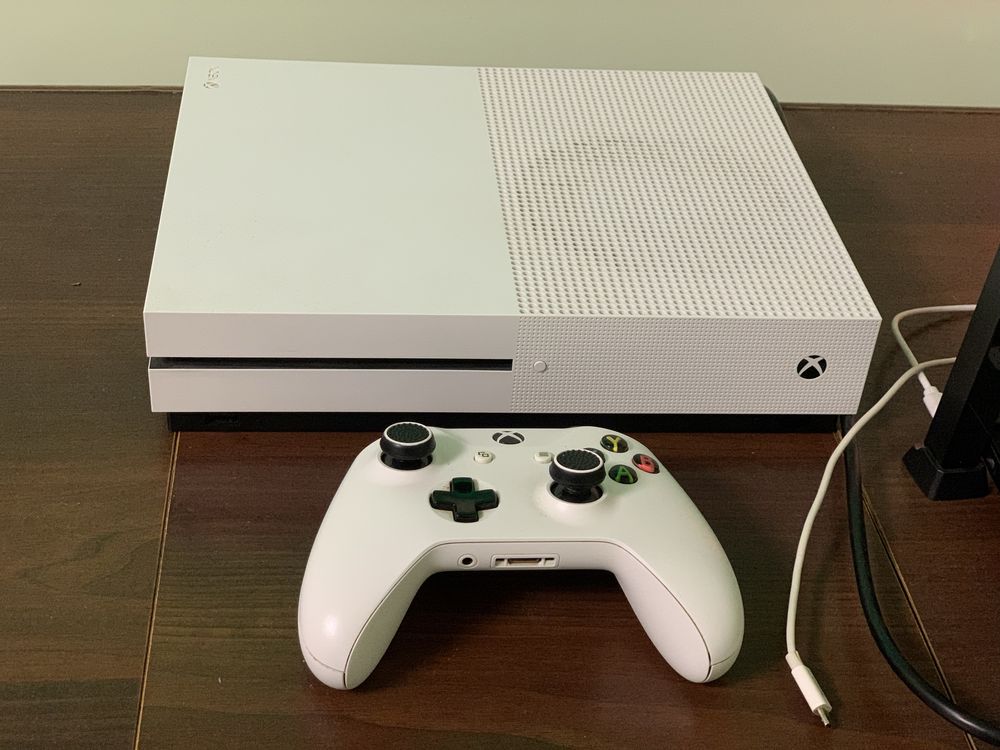 Продам  або обміняю xbox one s 1 tb