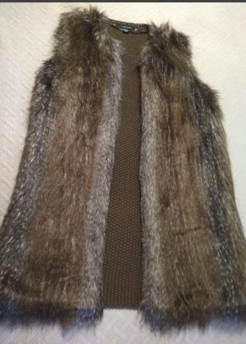 Жилет жіночний в'язаний