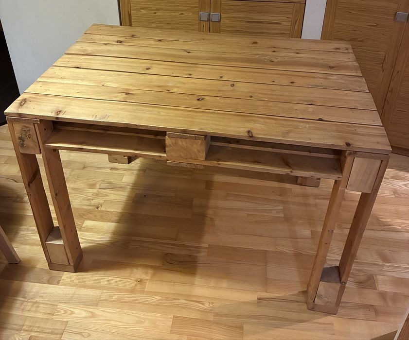 Stol z palet 120x80