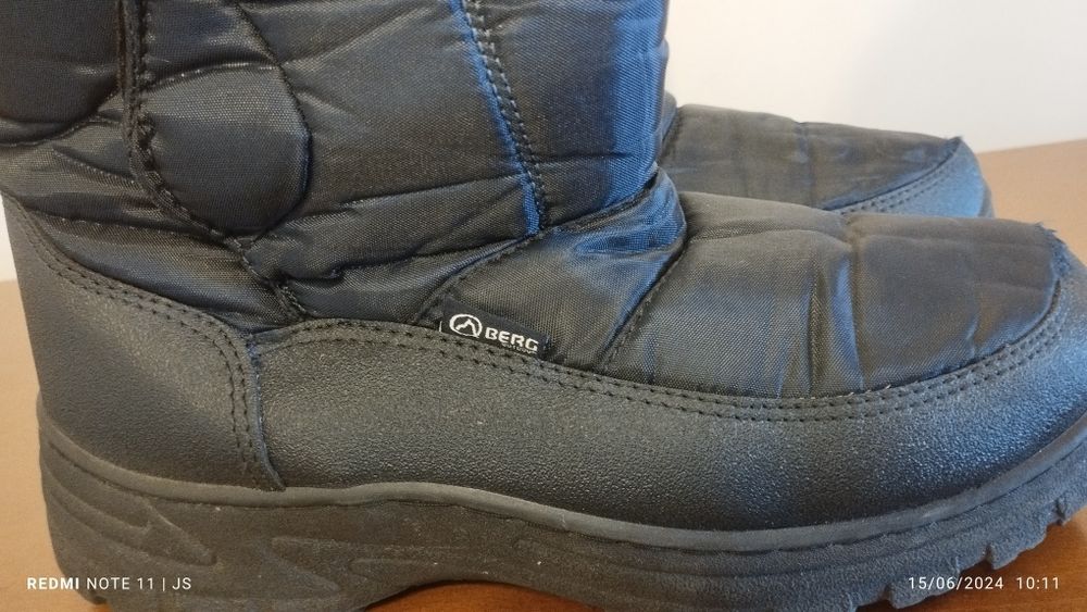 Dois  pares de calçado para venda .