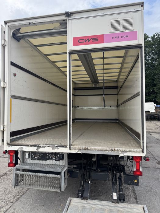 Kontener Iveco Daily Winda Drzwi tylne Izoterma SUPER STAN