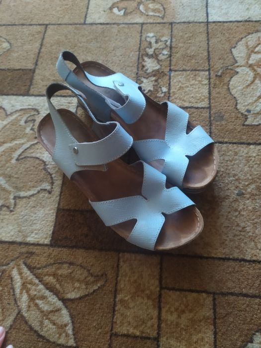 Босоніжки на липучці